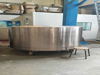 工業(yè)設(shè)備離心機(jī)安裝霸哥氮?dú)鉁p震器案例